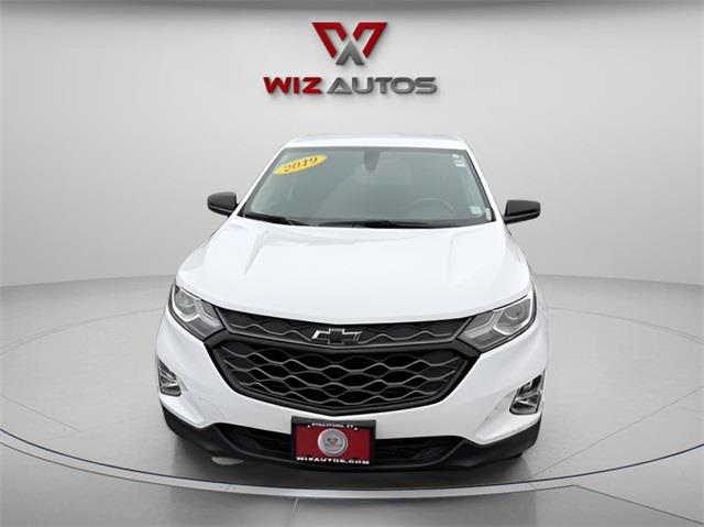2019 Chevrolet Equinox LT photo 2