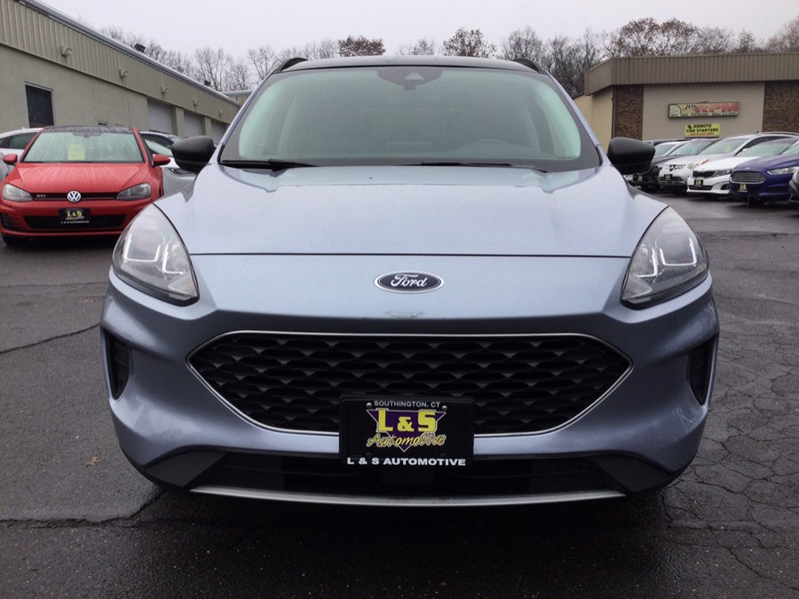 2022 Ford Escape SE photo 2