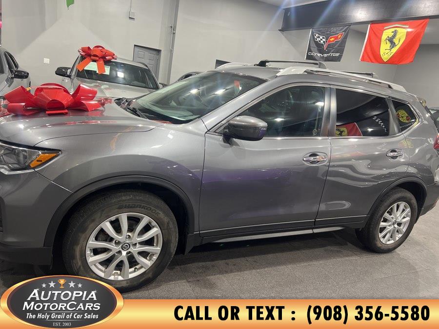 2020 Nissan Rogue SV photo 2