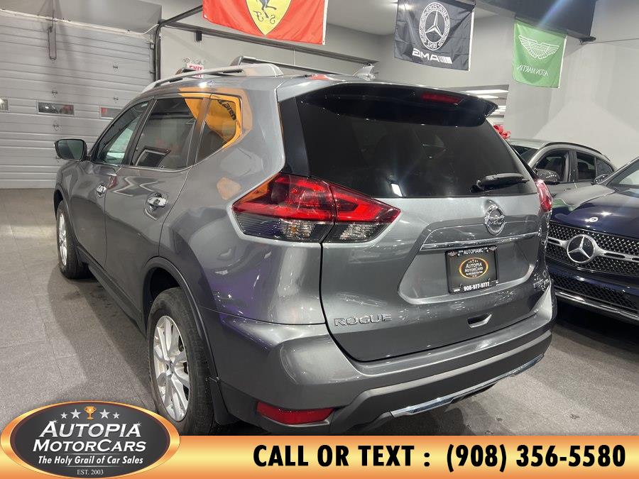 2020 Nissan Rogue SV photo 3