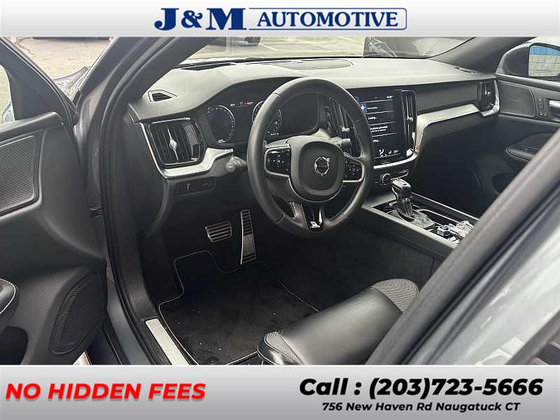 2019 Volvo S60 R-Design photo 2