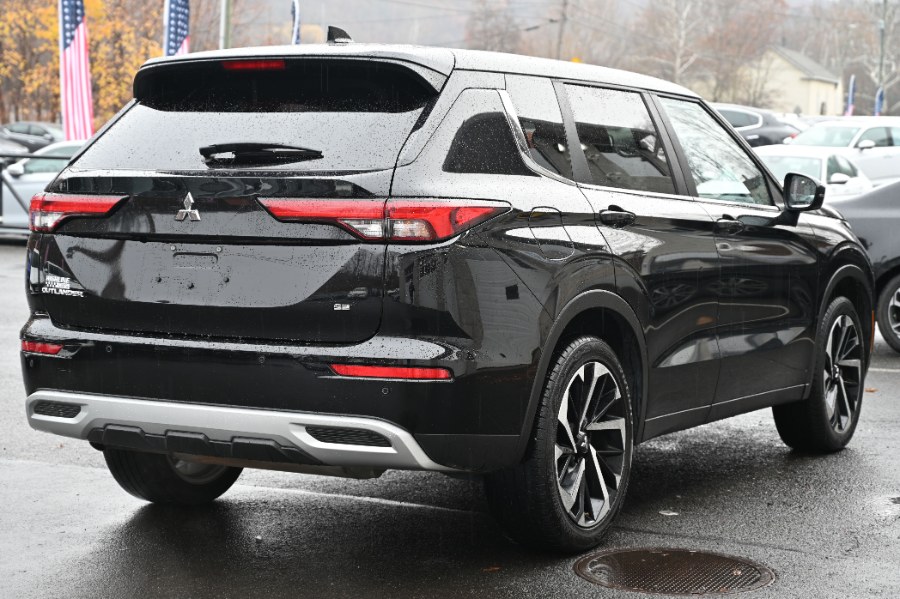 2024 Mitsubishi Outlander SE Black Edition photo 4