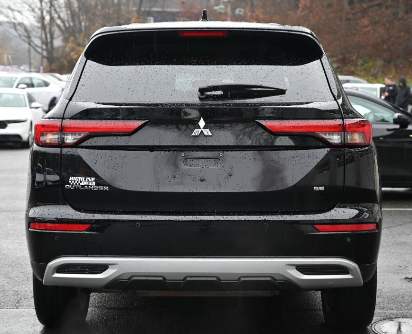 2024 Mitsubishi Outlander SE Black Edition photo 3