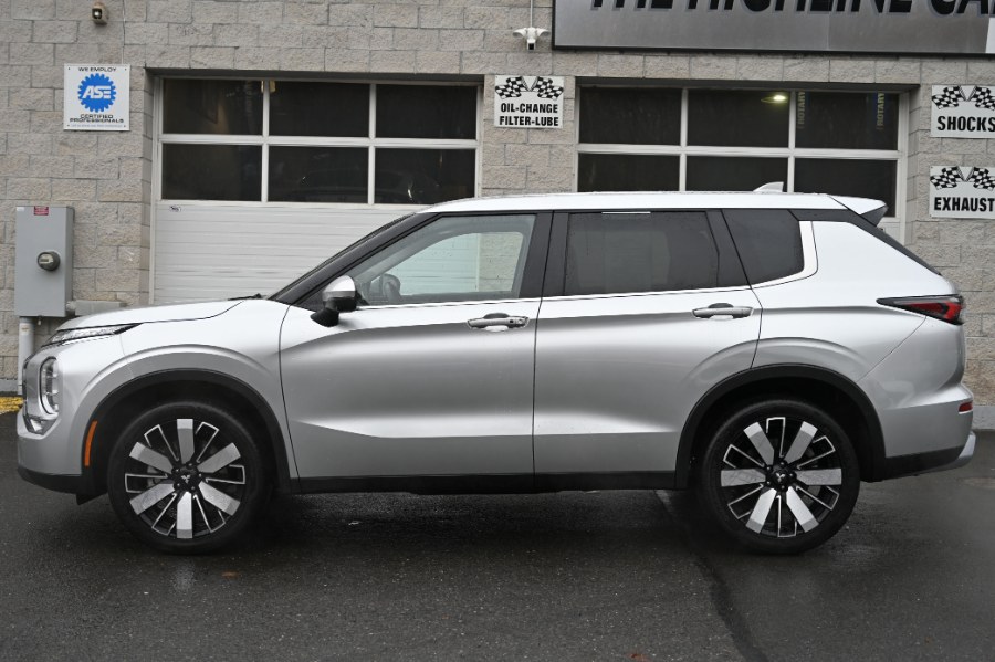 2025 Mitsubishi Outlander SE photo 3