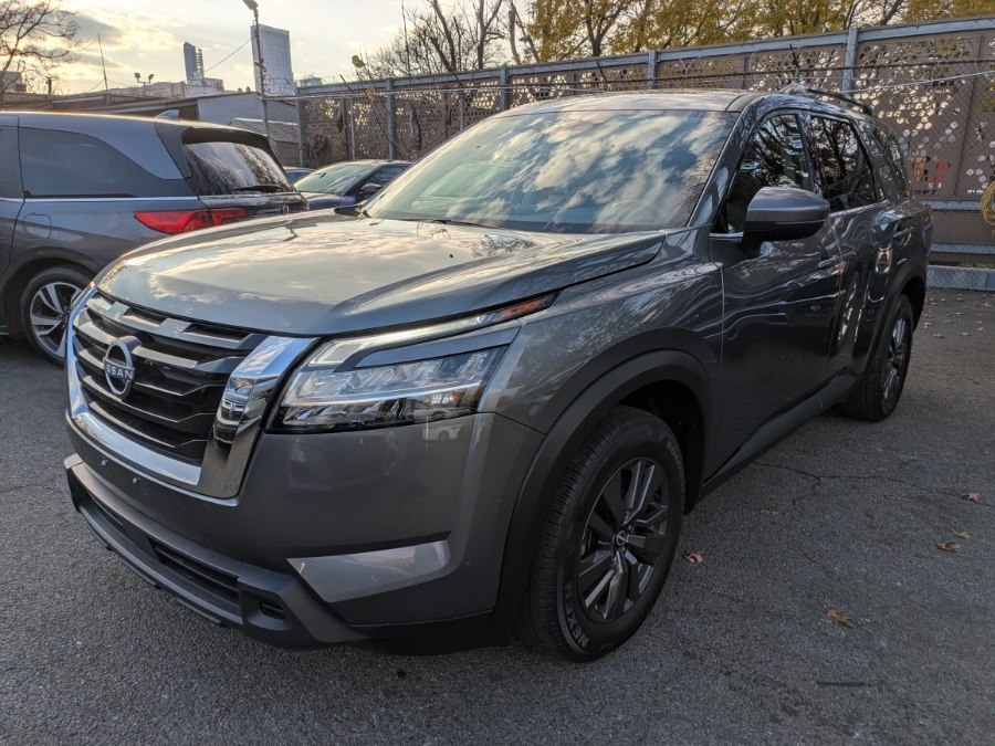 Used 2022 Nissan Pathfinder in Long Island City, New York | Luxury Of Queens. Long Island City, New York