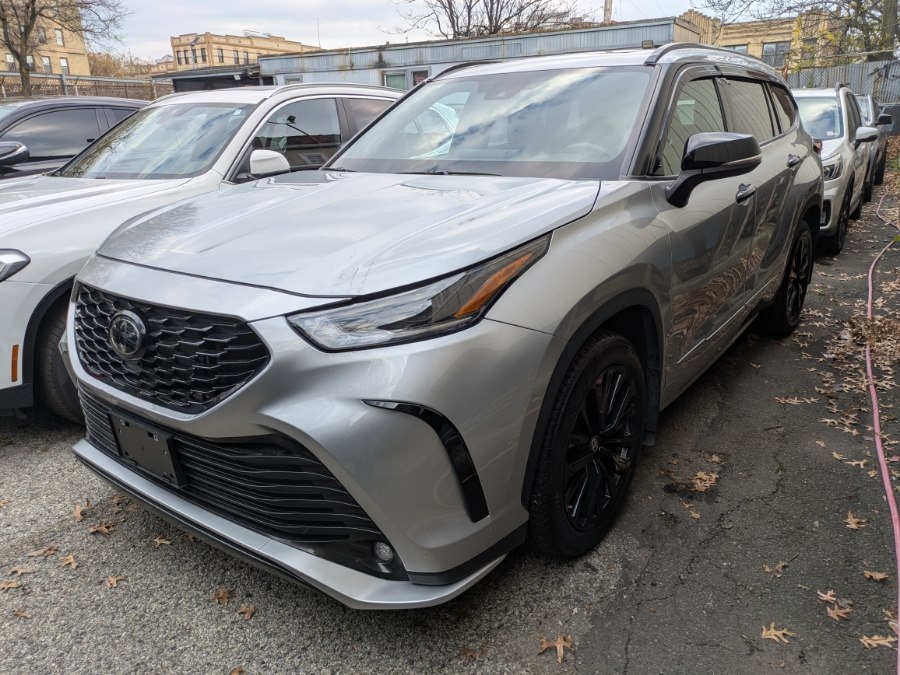 Used 2023 Toyota Highlander in Long Island City, New York | Luxury Of Queens. Long Island City, New York