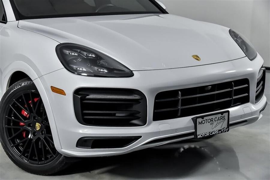 2022 Porsche Cayenne GTS Coupe photo 2
