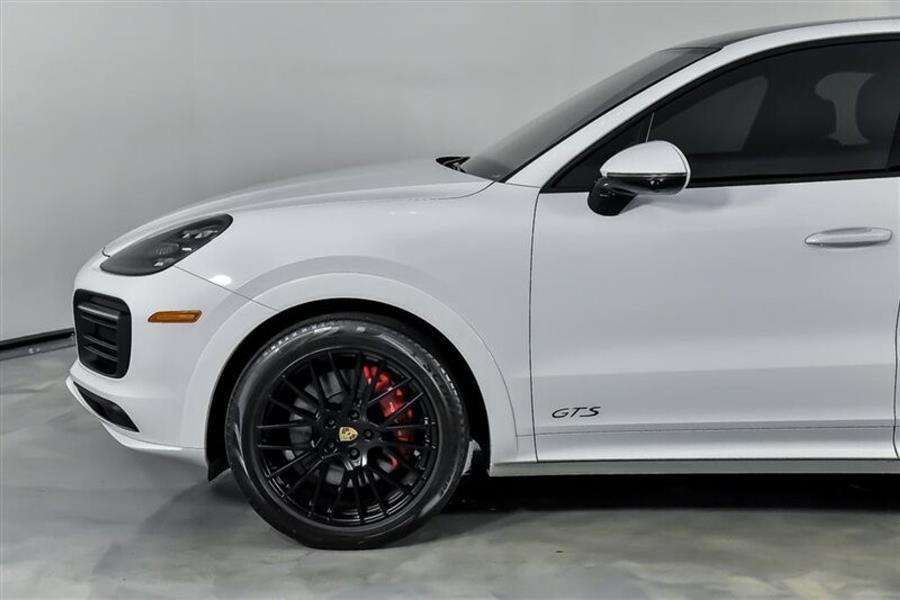 2022 Porsche Cayenne GTS Coupe photo 3