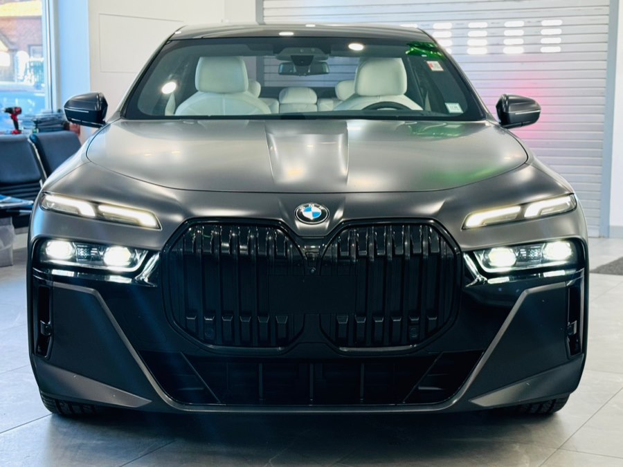 2023 Bmw 740i photo 2