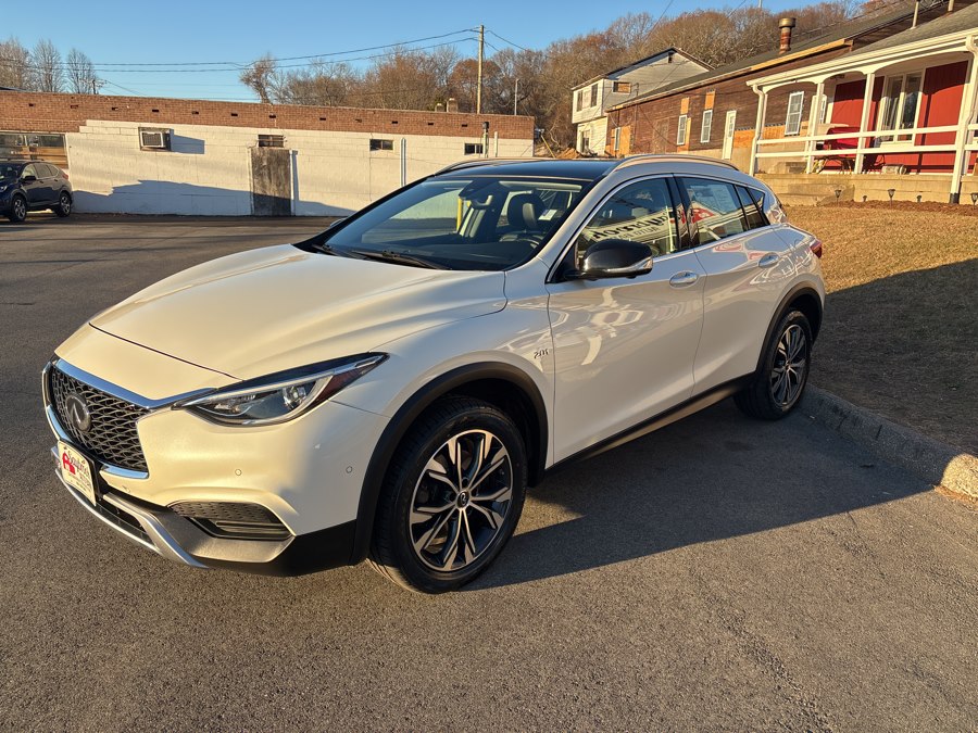 2019 Infiniti QX30 Luxe photo 3