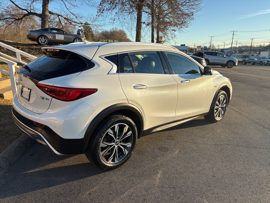 2019 Infiniti QX30 Luxe photo 2