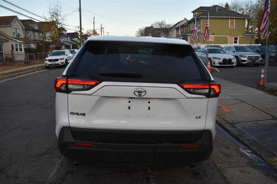 2025 Toyota RAV4 LE photo 4