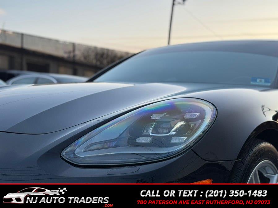 2018 Porsche Panamera 4 photo 2