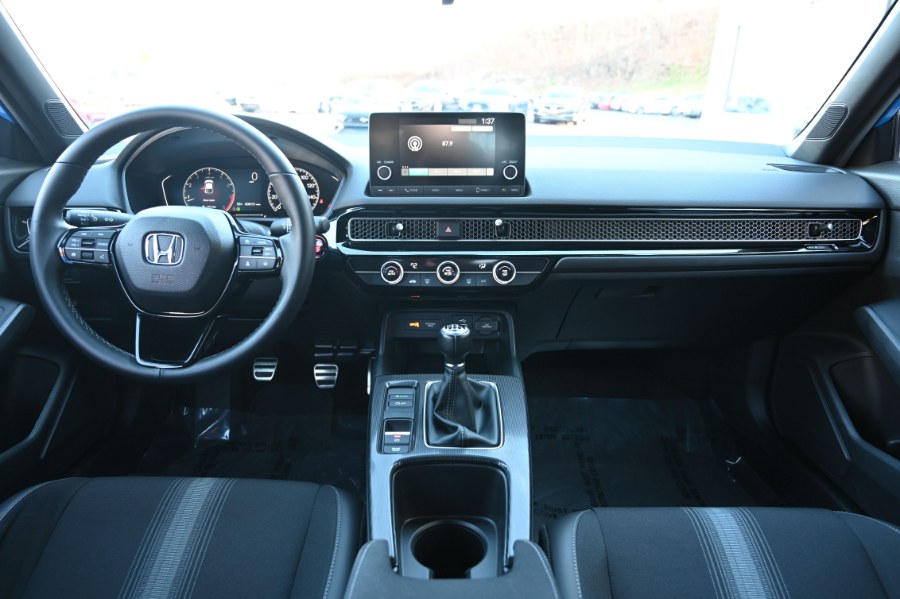 2024 Honda Civic Hatchback Sport photo 2