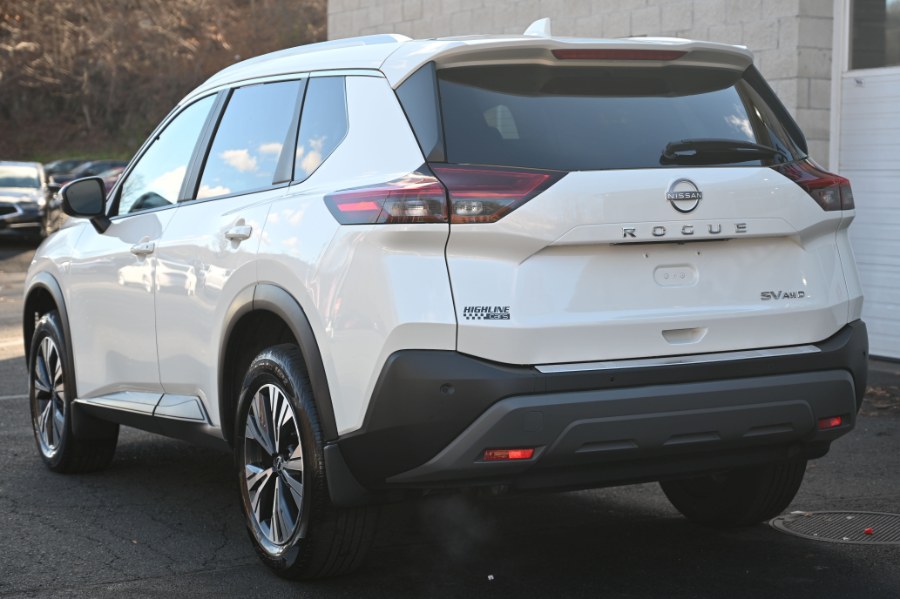 2022 Nissan Rogue SV photo 2