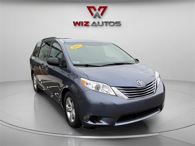 2015 Toyota Sienna LE photo 3