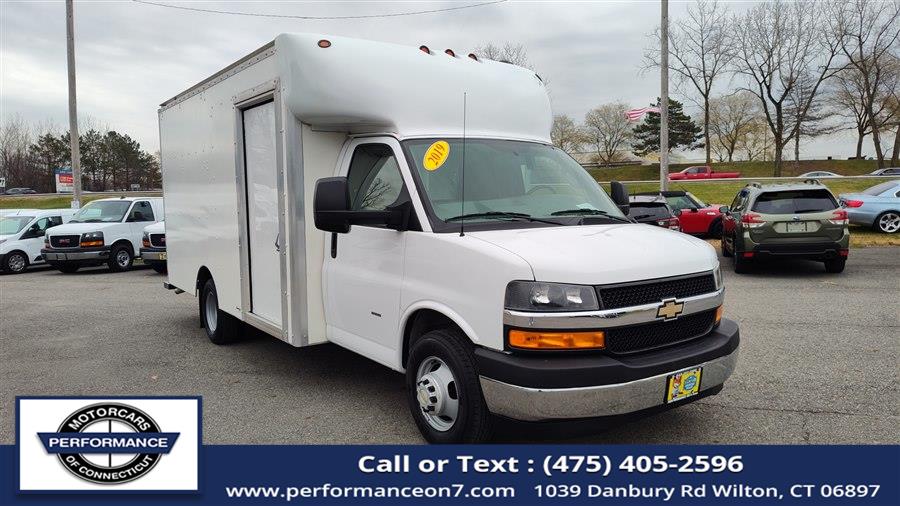 Used Chevrolet Express Commercial Cutaway 3500 Van 159" 2019 | Performance Motor Cars Of Connecticut LLC. Wilton, Connecticut