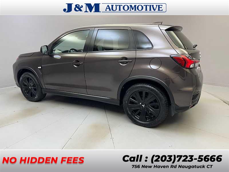 2021 Mitsubishi Outlander Sport LE photo 2