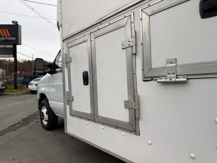 2016 Ford E-350 photo 4