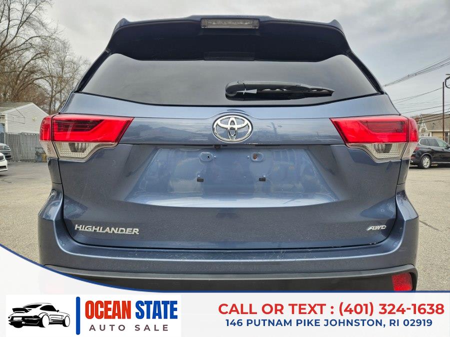 2019 Toyota Highlander LE photo 3