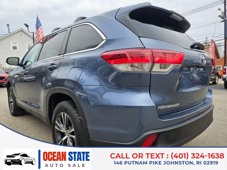 2019 Toyota Highlander LE photo 2