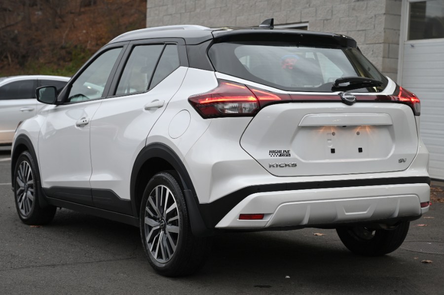 2023 Nissan Kicks SV photo 3