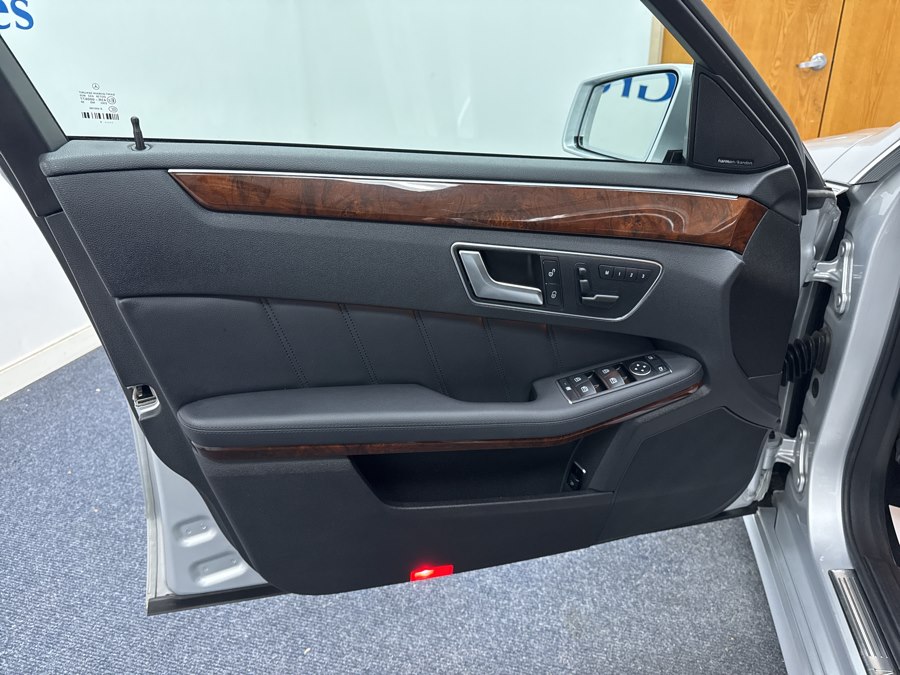 2012 Mercedes Benz E 350 4MATIC photo 4