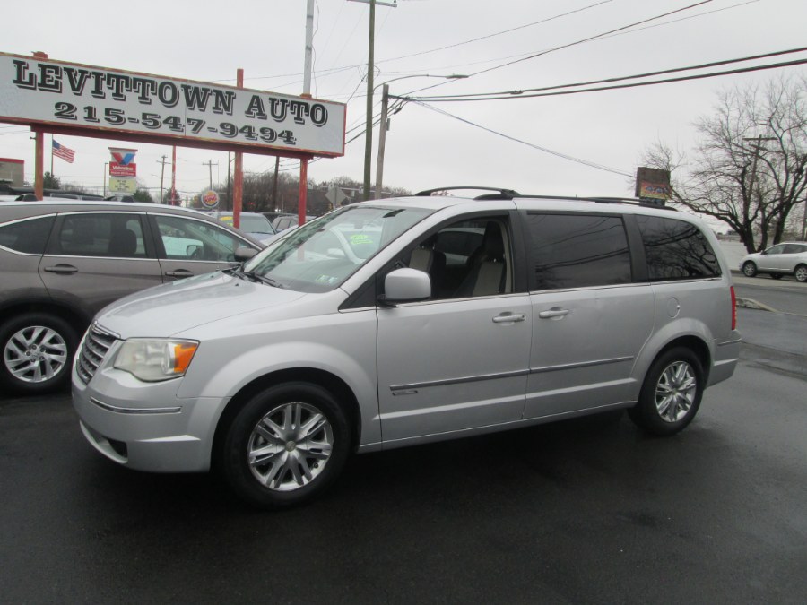 Used 2010 Chrysler Town & Country in Levittown, Pennsylvania | Levittown Auto. Levittown, Pennsylvania