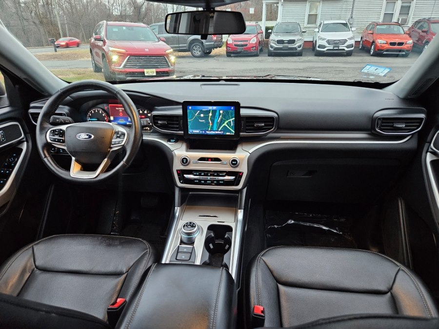 2022 Ford Explorer XLT photo 3
