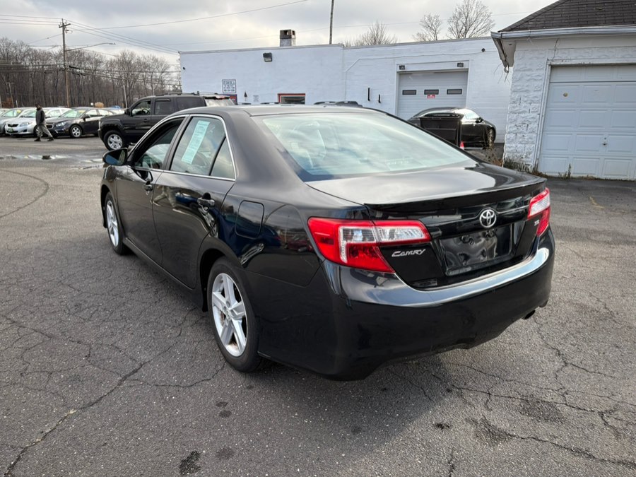 2012 Toyota Camry SE photo 3