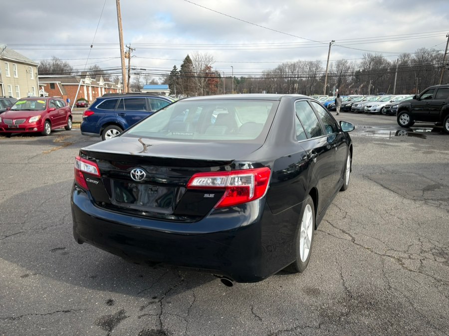 2012 Toyota Camry SE photo 4