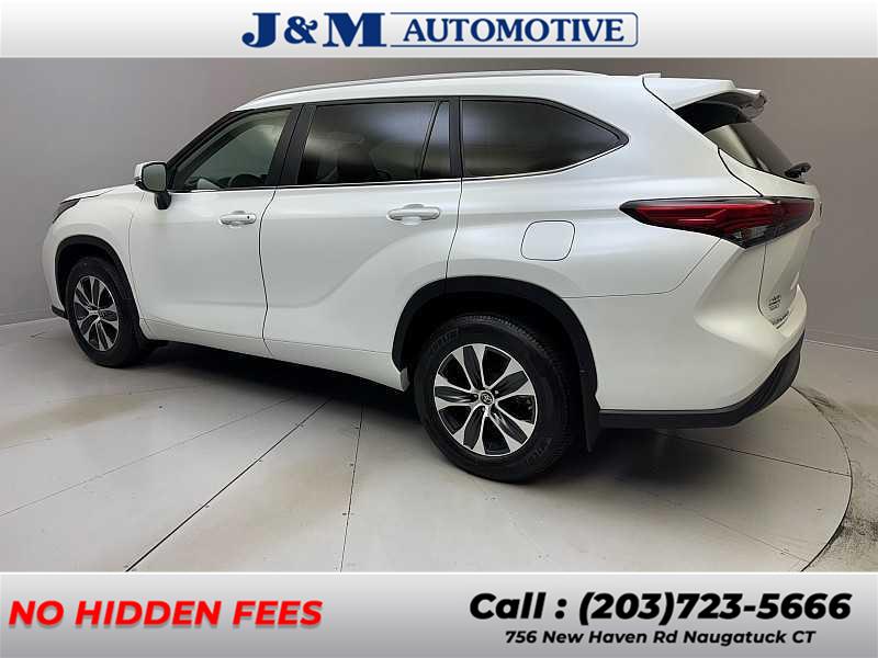 2023 Toyota Highlander XLE photo 2