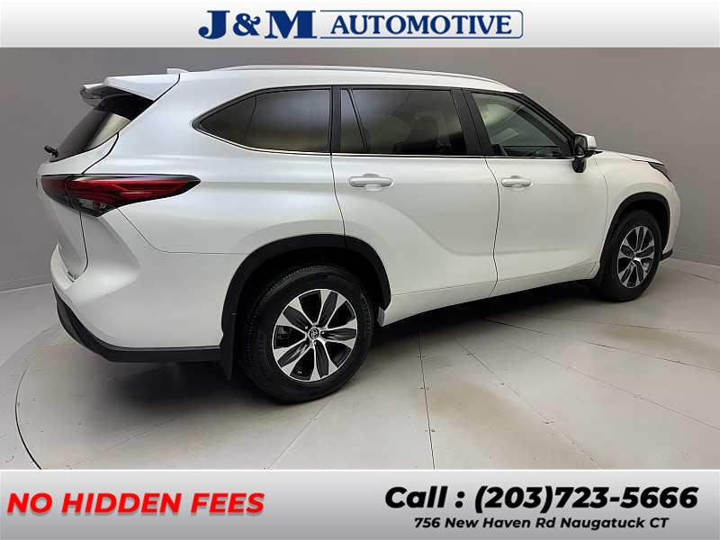 2023 Toyota Highlander XLE photo 3