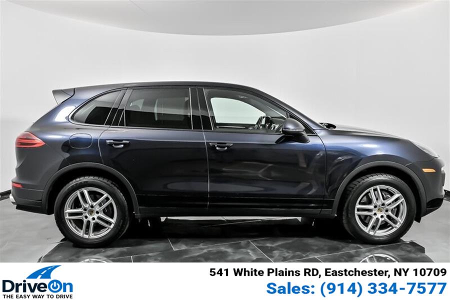 2016 Porsche Cayenne photo 3