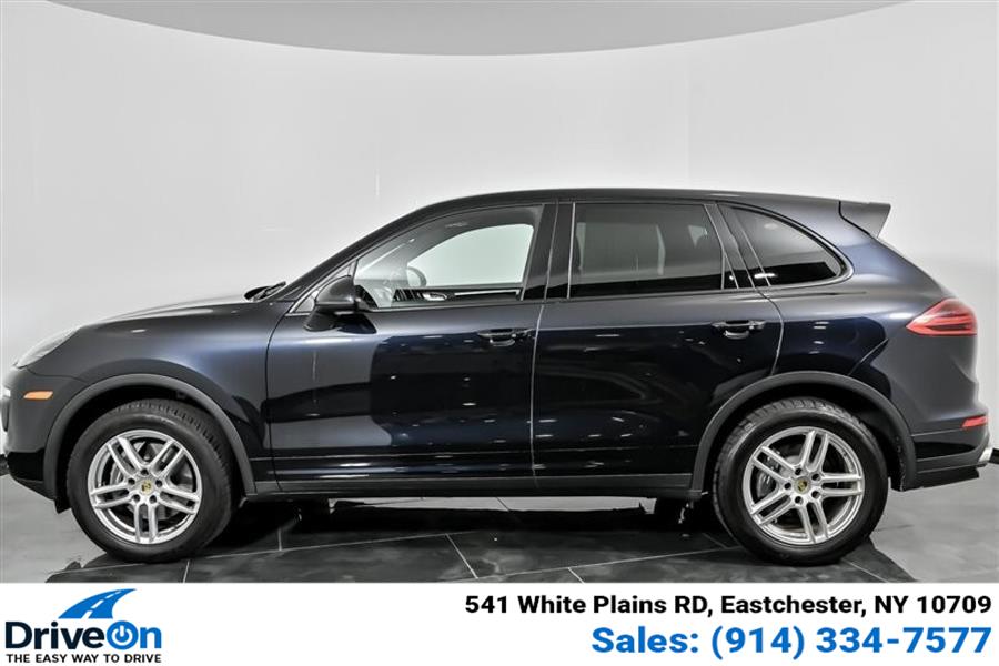 2016 Porsche Cayenne photo 2