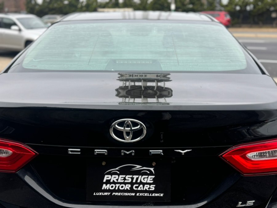 2018 Toyota Camry LE photo 3