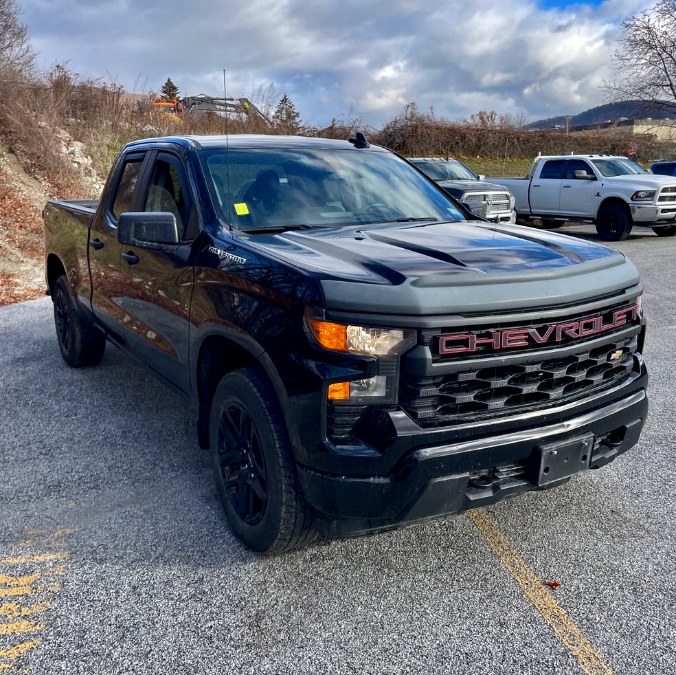 2022 Chevrolet Silverado 1500 Custom photo 2