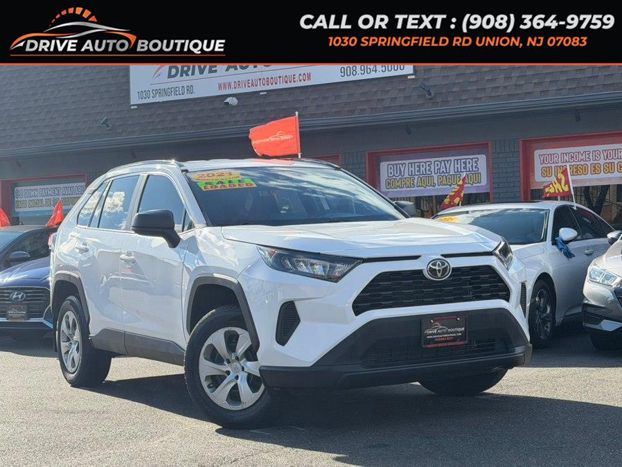 2021 Toyota RAV4 LE's photo