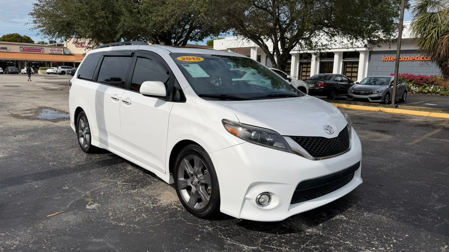 Used 2015 Toyota Sienna in Hialeah, Florida | The Palm Motors LLC. Hialeah, Florida