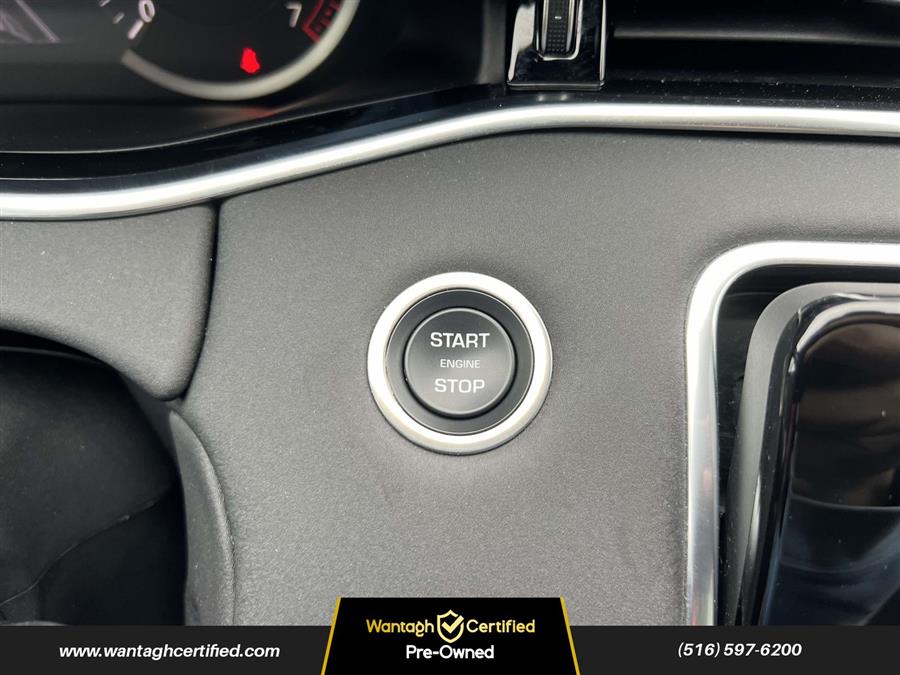 2023 Land Rover Range Rover Evoque SE photo 3