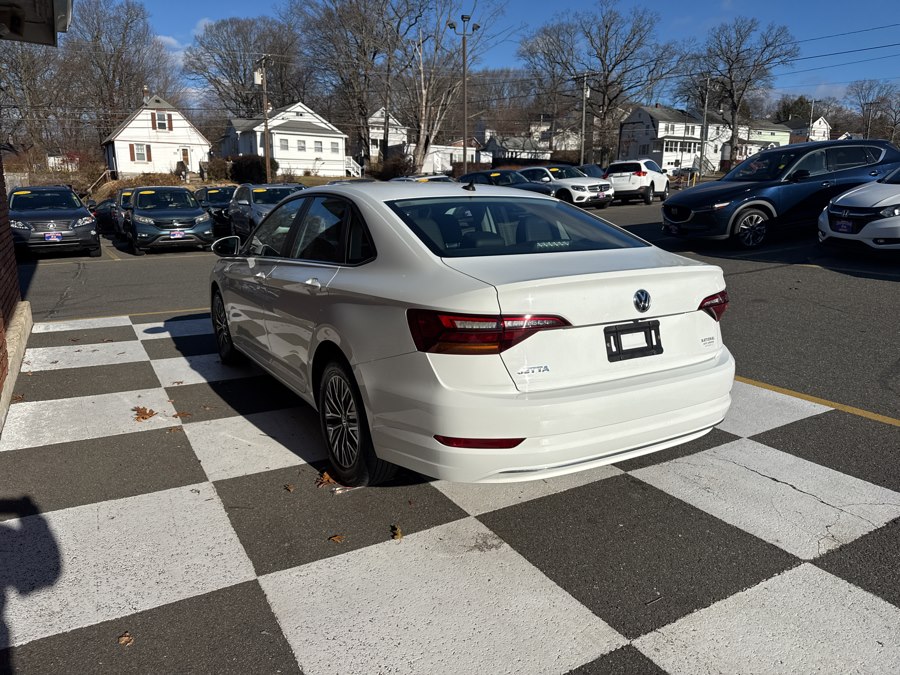 2019 Volkswagen Jetta SE R-Line photo 3