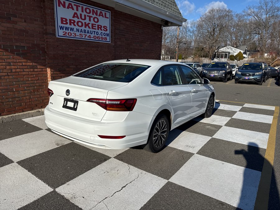 2019 Volkswagen Jetta SE R-Line photo 2