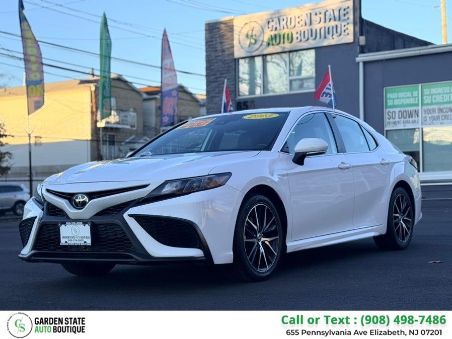 2023 Toyota Camry SE's photo