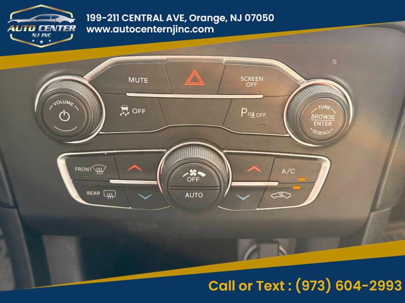 2021 Dodge Charger SXT photo 4