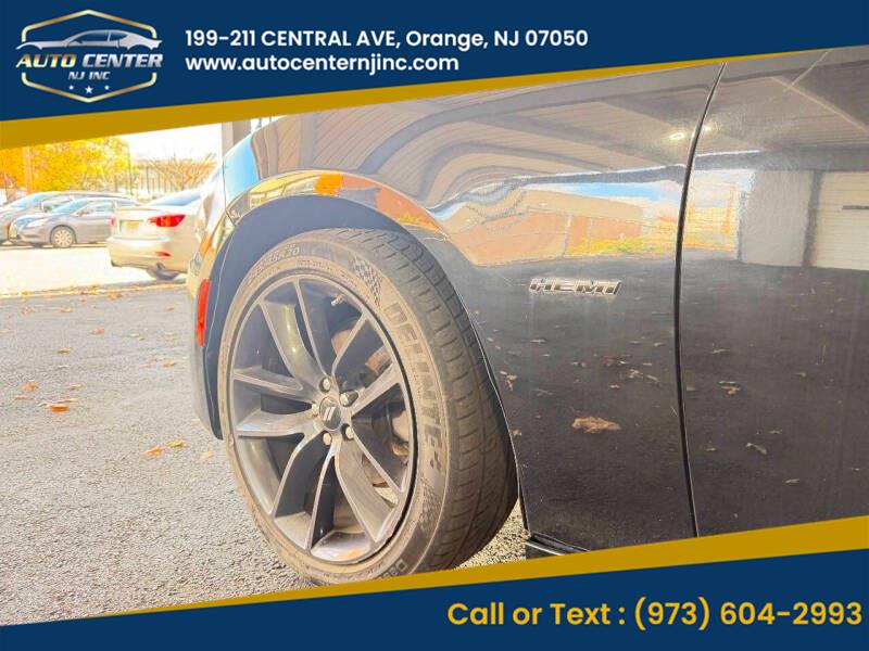 2019 Dodge Charger SXT photo 2