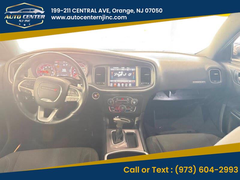 2019 Dodge Charger SXT photo 3