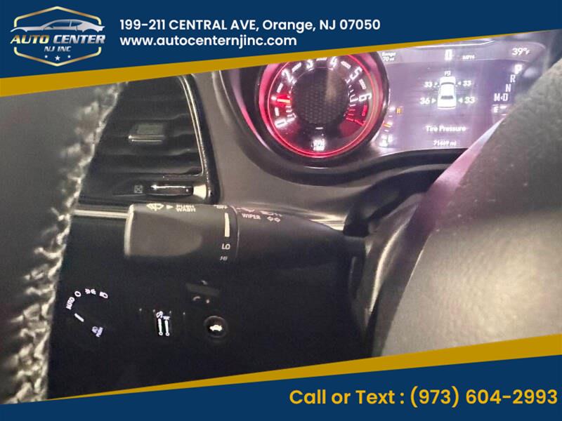 2020 Dodge Challenger SXT photo 2