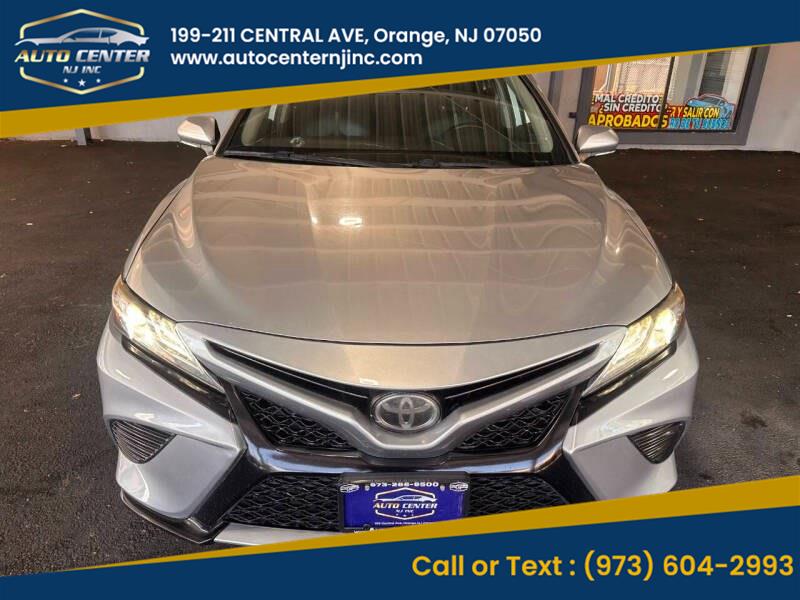 2019 Toyota Camry XSE photo 3