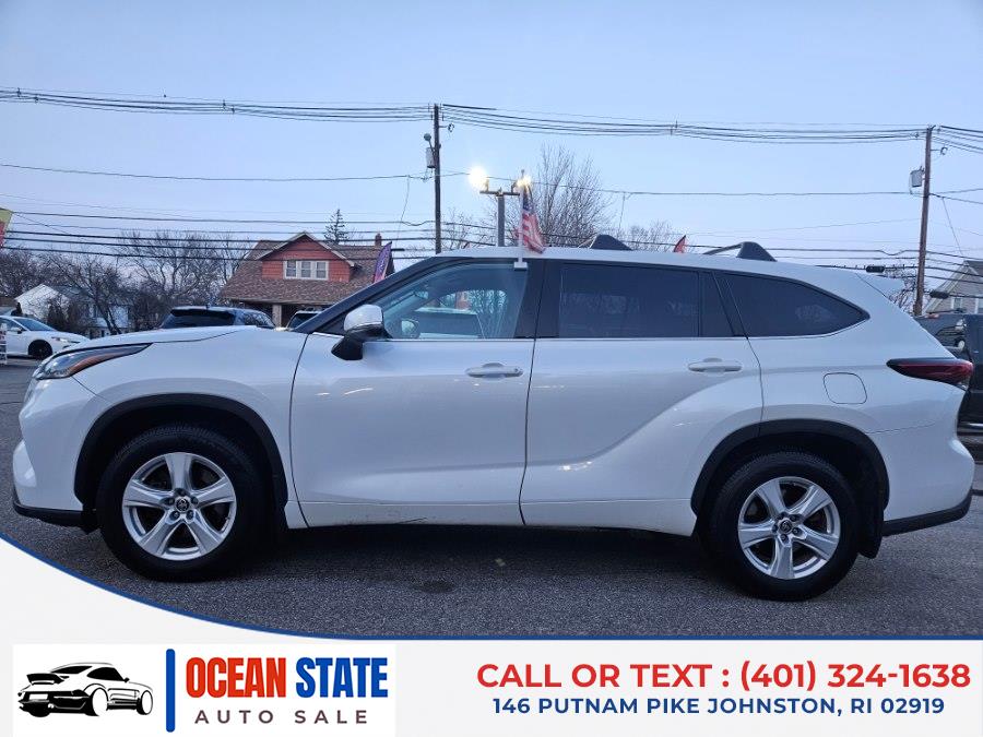 2021 Toyota Highlander LE photo 2