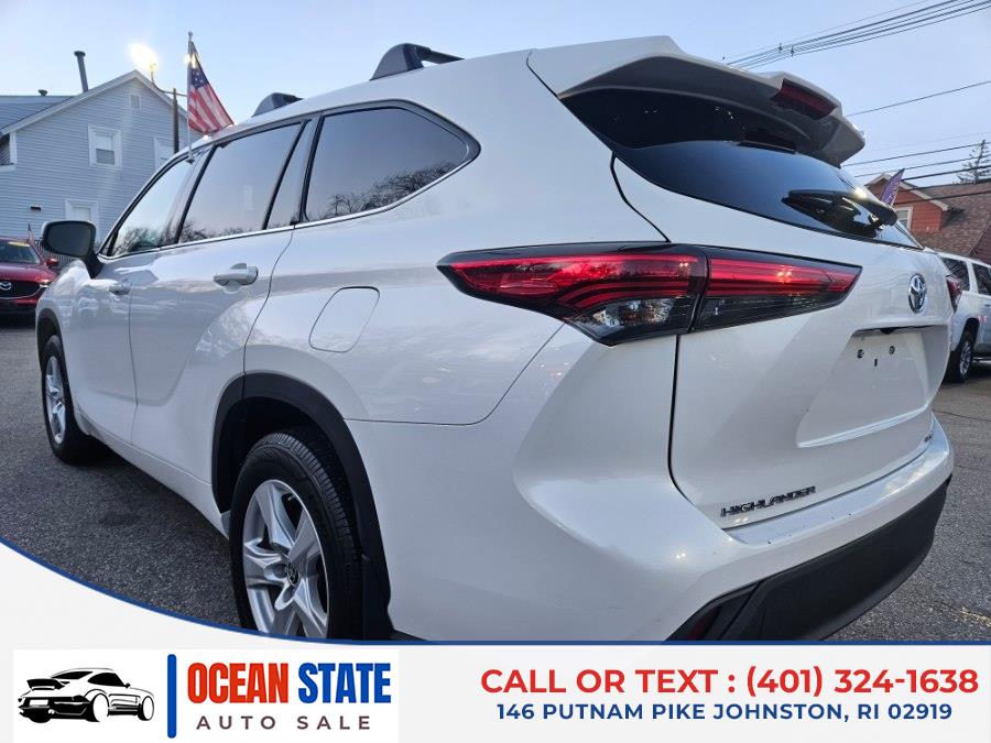 2021 Toyota Highlander LE photo 3